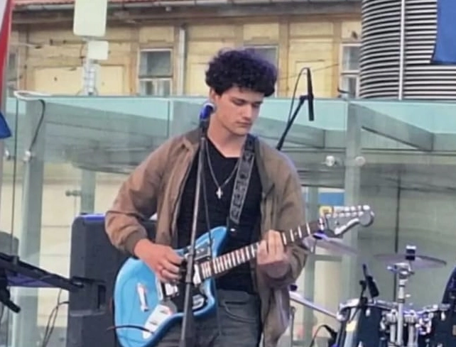 Upoznajte mladog Ivana Prlića, gimnazijalca zaljubljenog u rock glazbu
